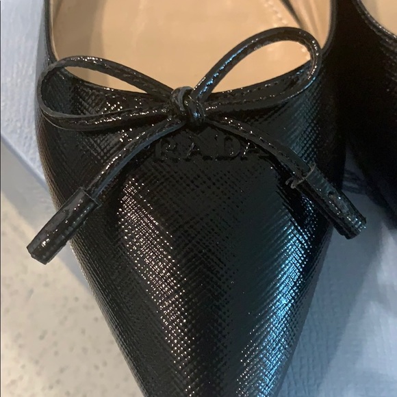 Prada black saffiano leather pointy flat shoes - Picture 3 of 4